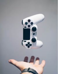 Floating controller on a palm